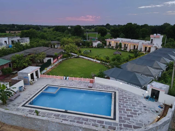 Imagen de la piscina del Hotel Ranthambhore Nature Camp Resort. Foto 19
