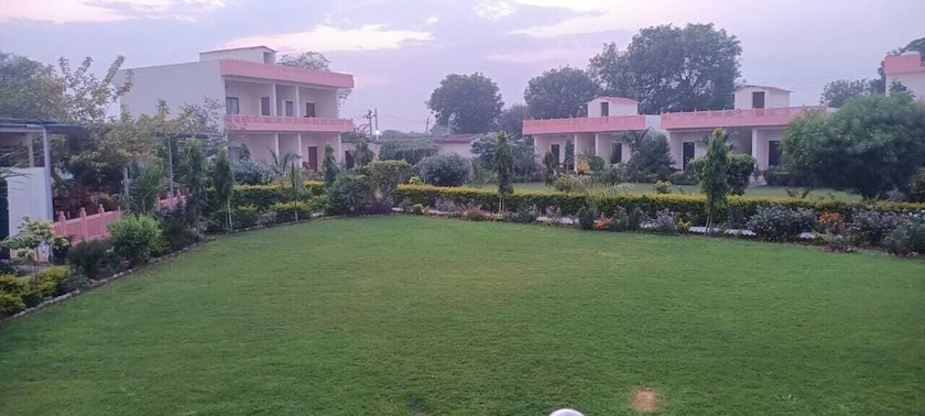 Imagen de los exteriores del Hotel Ranthambhore Nature Camp Resort. Foto 16
