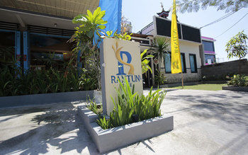 Imagen de la piscina del Hotel Rantun's Place. Foto 15