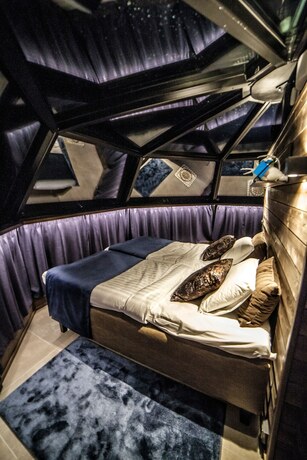 Imagen de la habitación del Hotel Ranua Resort Arctic Igloos. Foto 17