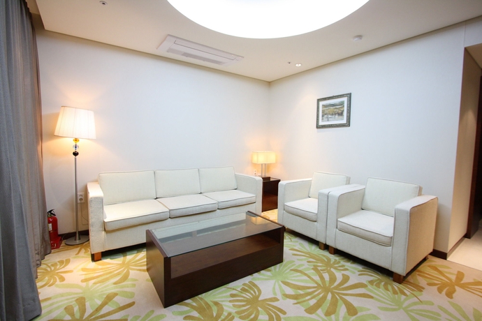 Imagen de los interiores del Hotel Raon and Resort. Foto 16