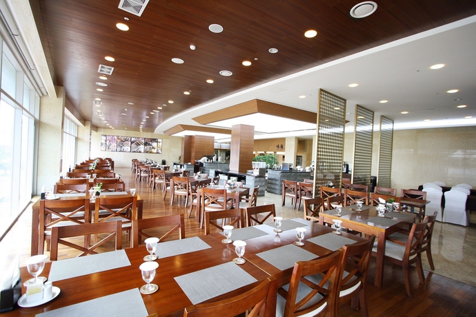 Imagen del bar/restaurante del Hotel Raon and Resort. Foto 7