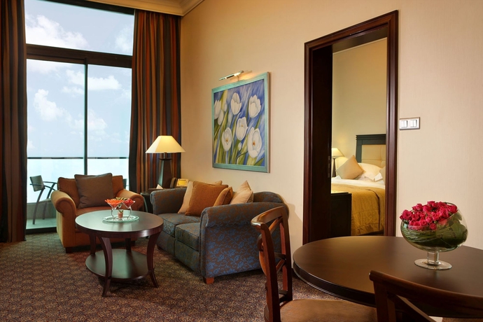 Imagen de los interiores del Hotel Raouché Arjaan By Rotana. Foto 16