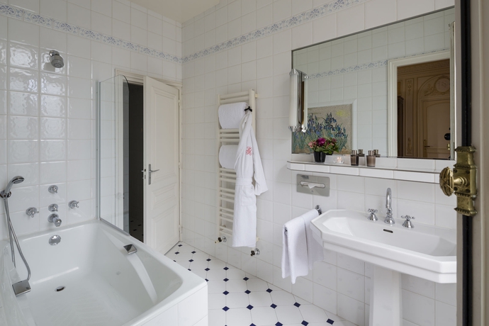 Imagen de la habitación del Hotel Raphael. Foto 8