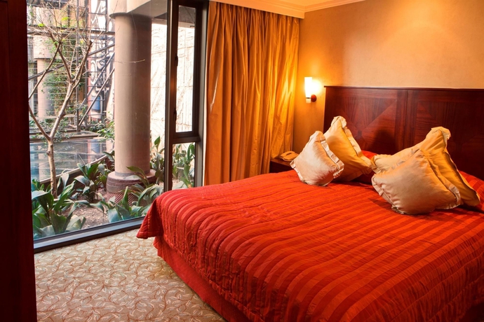 Imagen de la habitación del Hotel Raphael Penthouse Suites. Foto 5