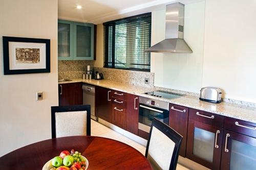 Imagen de la habitación del Hotel Raphael Suites. Foto 7