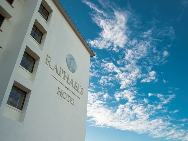 Imagen de los exteriores del Hotel Raphael's. Foto 13