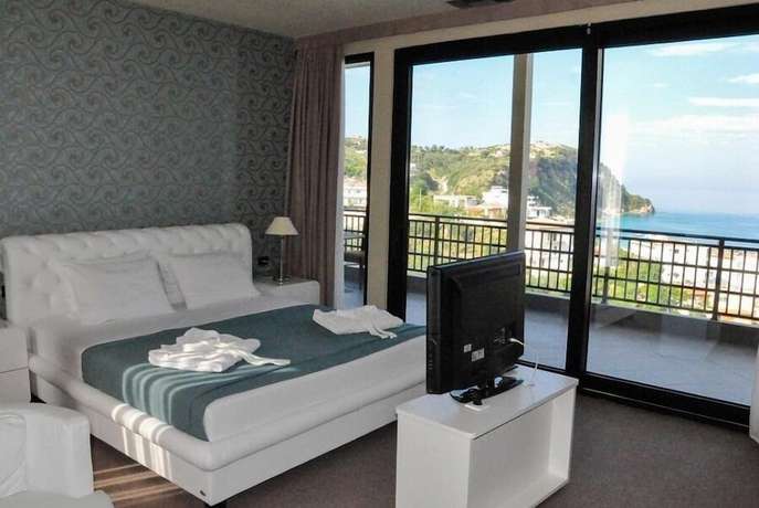 Imagen de la habitación del Hotel Rapos Resort Hotel. Foto 4