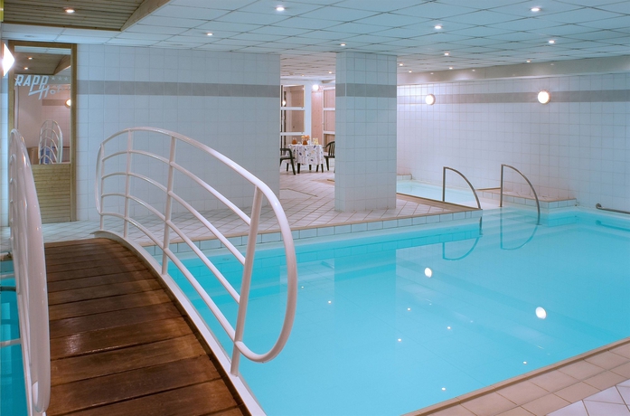 Imagen de la piscina del Hotel Rapp'hôtel. Foto 10