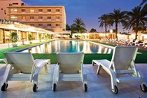 Imagen de la piscina del Hotel Ras Al Khaimah. Foto 16