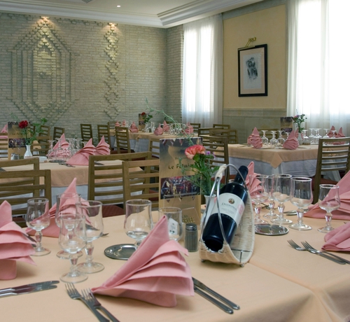 Imagen del bar/restaurante del Hotel Ras El Ain. Foto 2