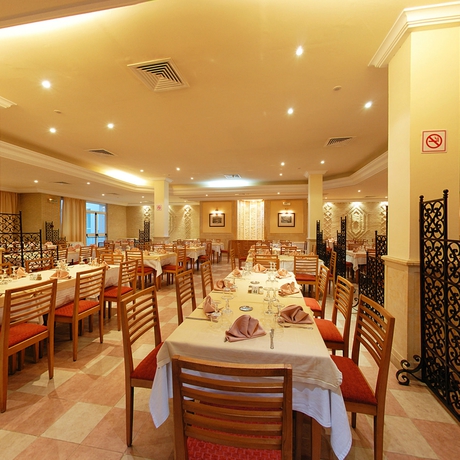 Imagen del bar/restaurante del Hotel Ras El Ain. Foto 7