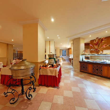 Imagen del bar/restaurante del Hotel Ras El Ain. Foto 8