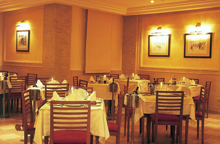 Imagen del bar/restaurante del Hotel Ras El Ain. Foto 10