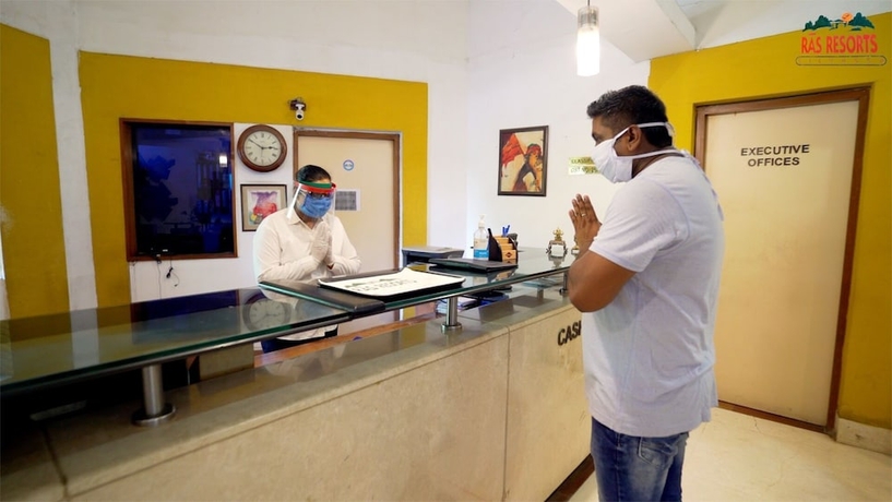 Imagen de los interiores del Hotel Ras Resorts. Foto 16