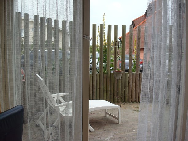 Imagen de los exteriores del Hotel Rasch. Foto 19