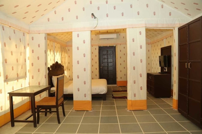 Imagen de la habitación del Hotel Rasik Priya Resort. Foto 13