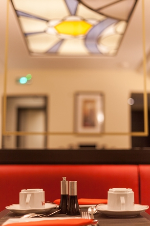 Imagen del bar/restaurante del Hotel Raspail Montparnasse. Foto 4