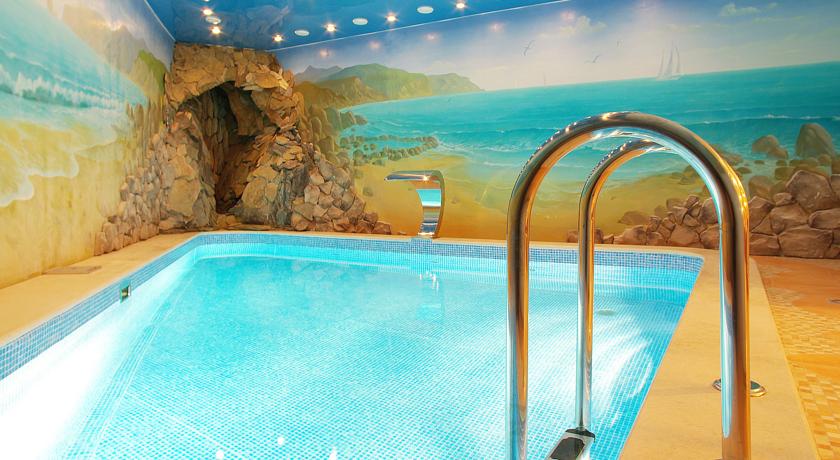 Imagen de la piscina del Hotel Rasstal Spa. Foto 7