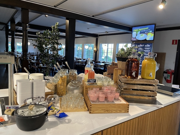 Imagen del bar/restaurante del Hotel Rasta Brom&ouml;lla. Foto 11