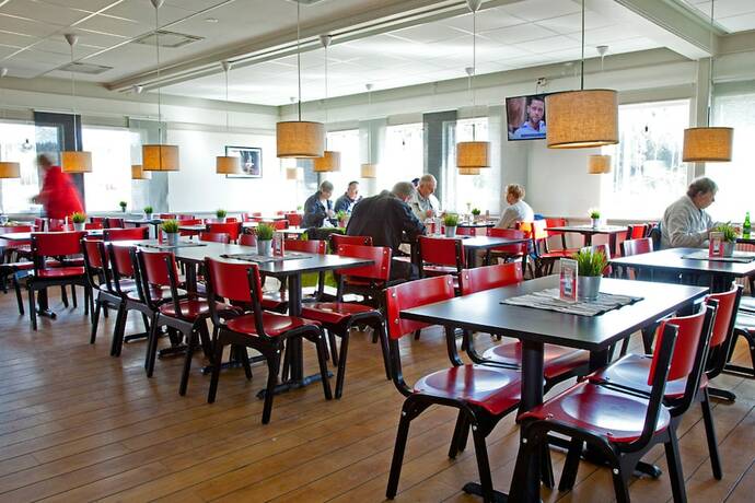 Imagen del bar/restaurante del Hotel Rasta Grums. Foto 13