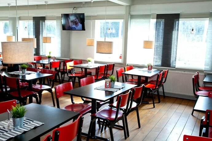 Imagen del bar/restaurante del Hotel Rasta Grums. Foto 14