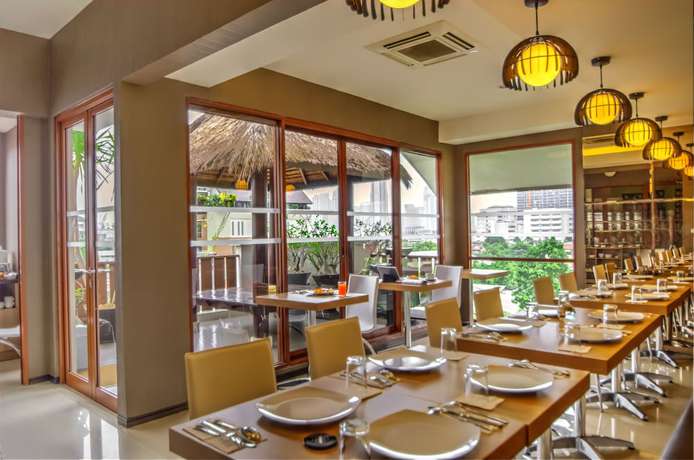 Imagen del bar/restaurante del Hotel Rasuna Mansion. Foto 3