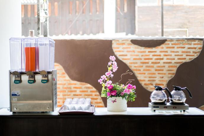 Imagen del bar/restaurante del Hotel Ratana. Foto 5