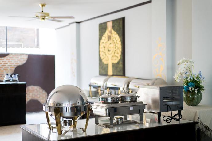 Imagen del bar/restaurante del Hotel Ratana. Foto 6