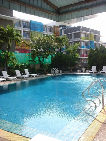 Imagen de la piscina del Hotel Ratchada City. Foto 16
