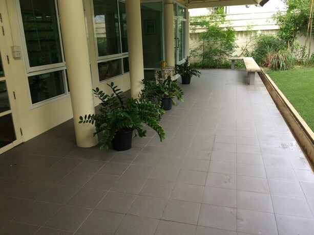 Imagen de los exteriores del Hotel Ratchayothin Cottage. Foto 19