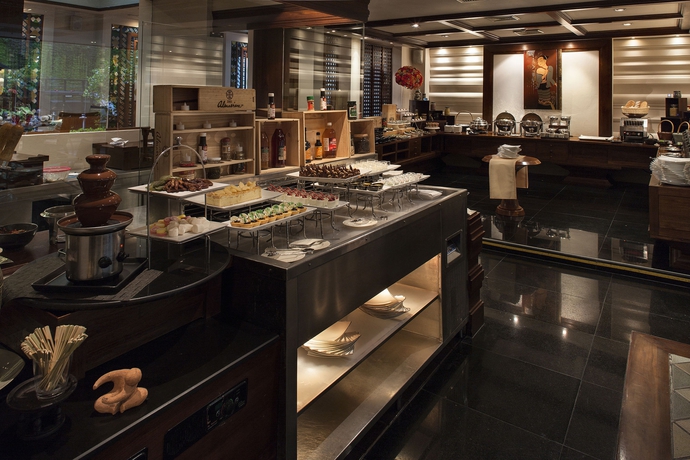 Imagen del bar/restaurante del Hotel Ratilanna Riverside Spa Resort. Foto 3