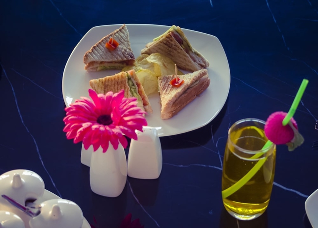 Imagen del bar/restaurante del Hotel Ratnaa Resort. Foto 3