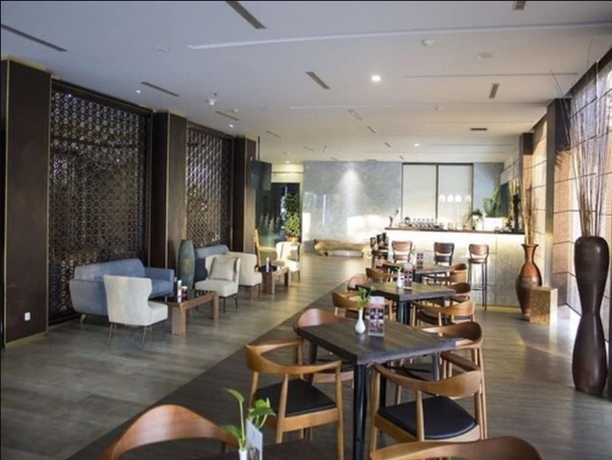 Imagen de los interiores del Hotel Rattan Inn. Foto 16