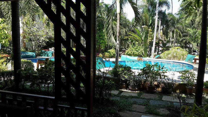 Imagen de la piscina del Hotel Rattana Guesthouse and Bungalow. Foto 16