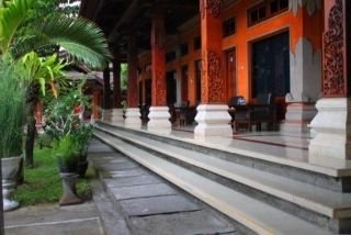 Imagen general del Hotel Ratu. Foto 1