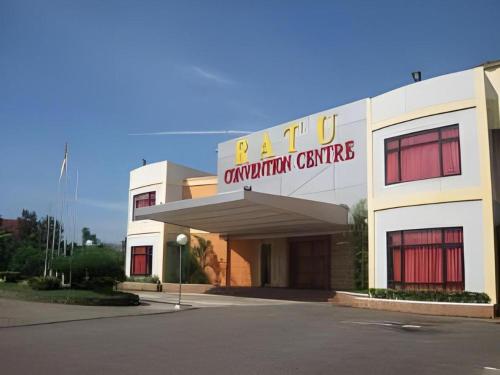 Imagen general del Hotel Ratu & Resort. Foto 12