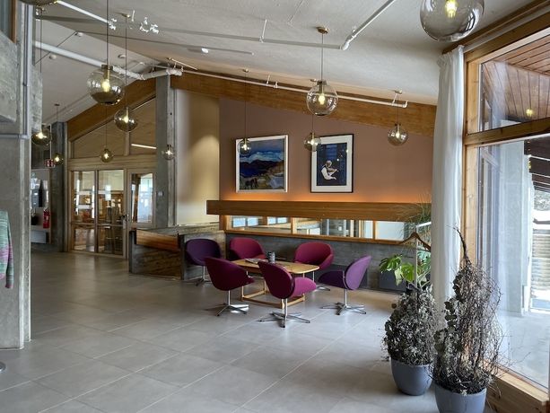 Imagen de los interiores del Hotel Raulandsakademiet og Vandrerhjem. Foto 17