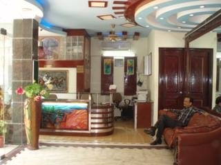 Imagen de los interiores del Hotel Raunak International. Foto 9