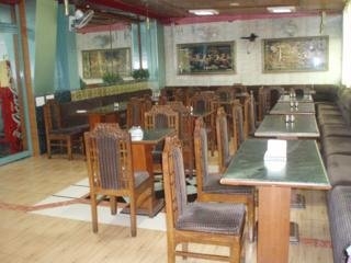 Imagen del bar/restaurante del Hotel Raunak International. Foto 3