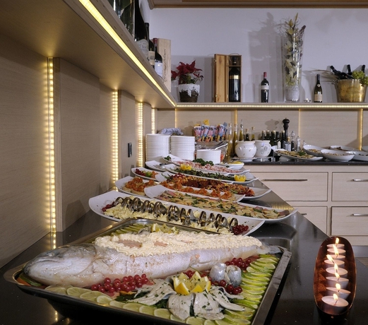 Imagen del bar/restaurante del Hotel Ravelli. Foto 3