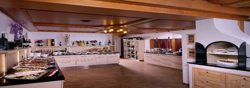 Imagen del bar/restaurante del Hotel Ravelli. Foto 4