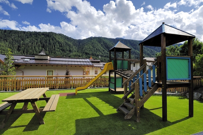 Imagen de los exteriores del Hotel Ravelli. Foto 8