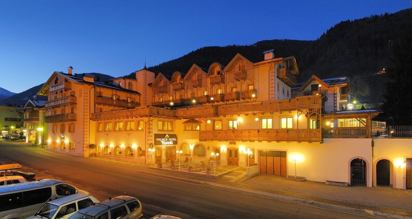 Imagen de los exteriores del Hotel Ravelli. Foto 9