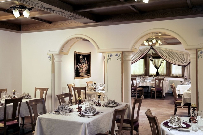 Imagen del bar/restaurante del Hotel Ravelli. Foto 5