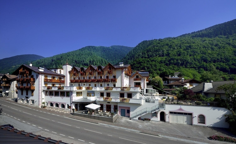 Imagen de los exteriores del Hotel Ravelli. Foto 10