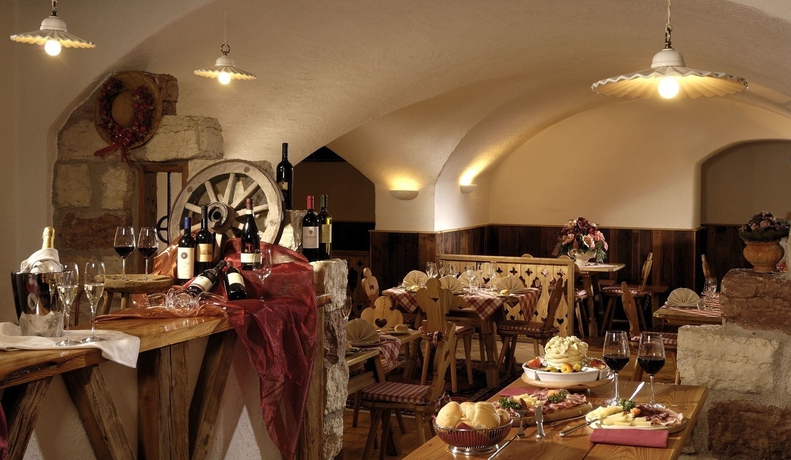 Imagen del bar/restaurante del Hotel Ravelli. Foto 7