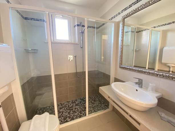 Imagen de la habitación del Hotel Ravello Rimini. Foto 18