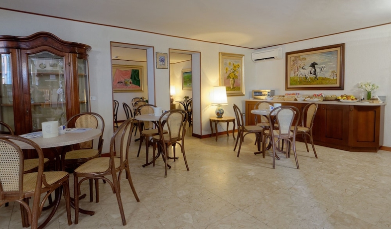 Imagen del bar/restaurante del Hotel Ravenna. Foto 2