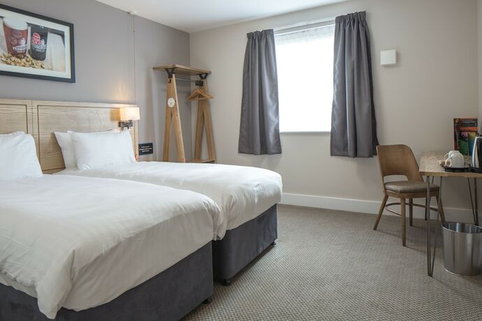 Imagen de la habitación del Hotel Raven's Cliff, Motherwell by Marston\'s Inns. Foto 13